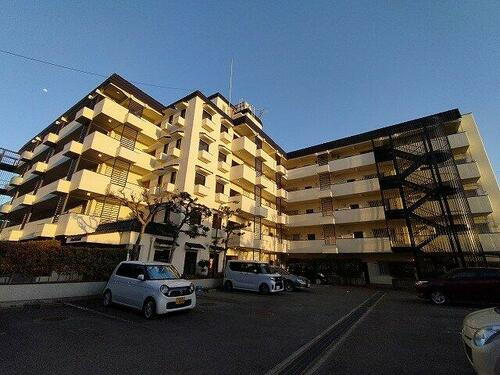 大阪府箕面市半町３丁目 地上5階地下1階建