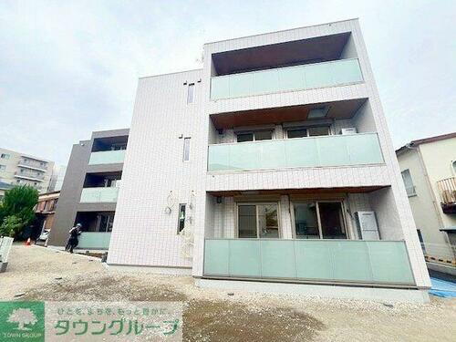 神奈川県横浜市神奈川区西寺尾２丁目  3階建