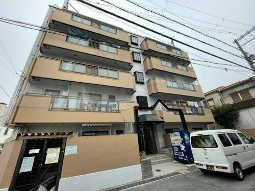 パレ月出 5階建