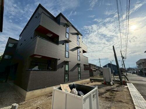 兵庫県尼崎市富松町１丁目 3階建 