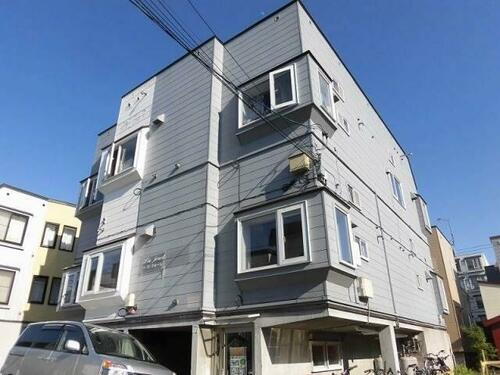 北海道札幌市北区北三十条西８丁目 3階建
