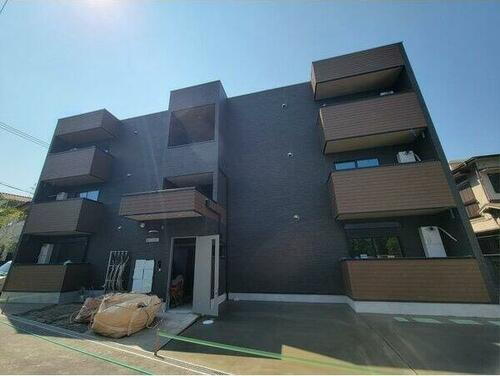 Ｌｏｕｉｓ　Ａｐａｒｔｍｅｎｔ　吹田東リバーパーク 3階建