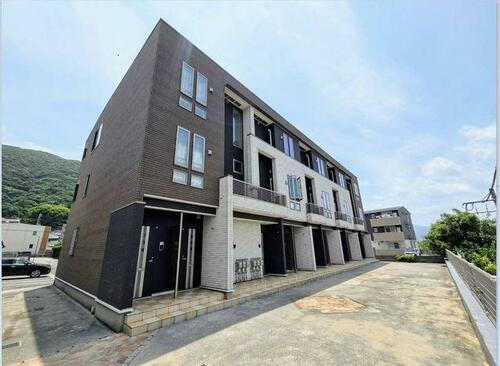 エスカーザ 3階建