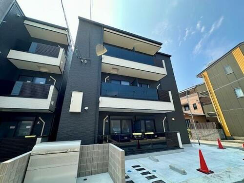 エフラクサシーム 3階建