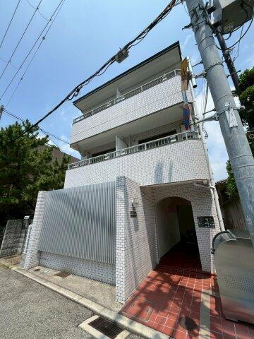 兵庫県西宮市高木西町 3階建