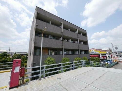 アンプルールフェールグランデール 4階建