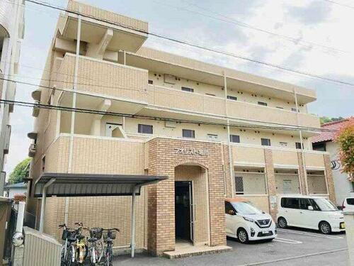 フォリスト亀川 3階建