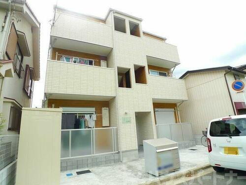 千葉県松戸市新松戸４丁目 3階建