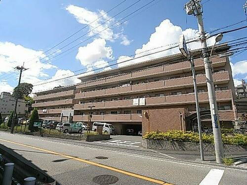 エーデル雲雀丘・三番館 4階建