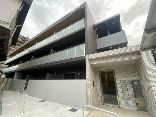 グランエクラドーム前 3階建