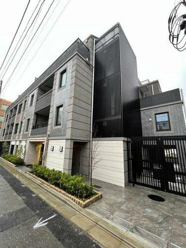 東京都新宿区市谷砂土原町１丁目 5階建