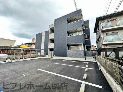 大阪府泉大津市千原町２丁目 3階建