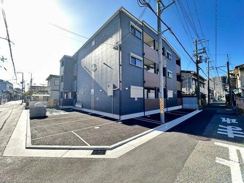 大阪府泉大津市東港町  3階建