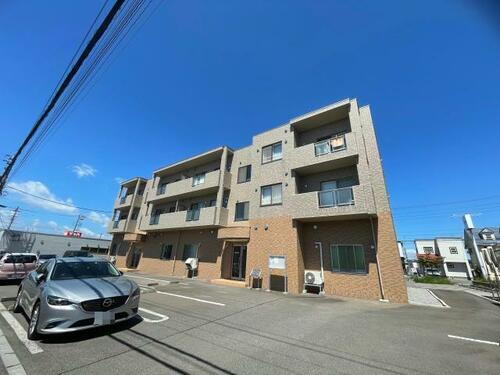ソレアード石川 3階建