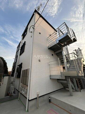 神奈川県横浜市神奈川区三ツ沢西町  3階建