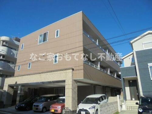 愛知県清須市西枇杷島町二見 3階建 築9年5ヶ月