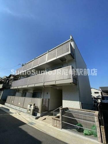 クレイノコンフォール杭瀬北新町 3階建