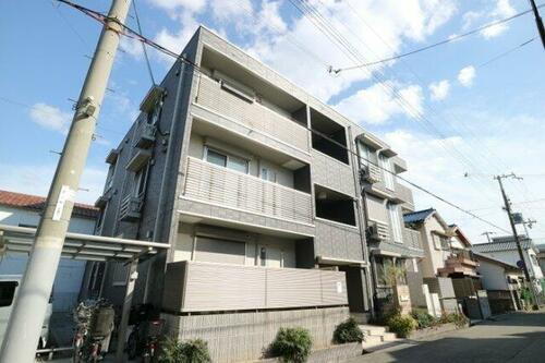 兵庫県明石市日富美町 3階建