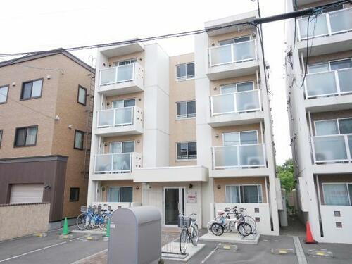 シャトーひばりヶ丘 4階建