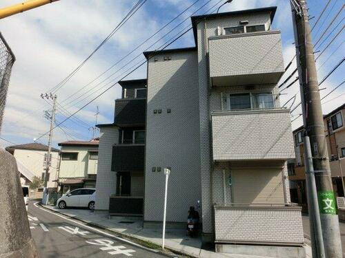 ウィステリア 3階建