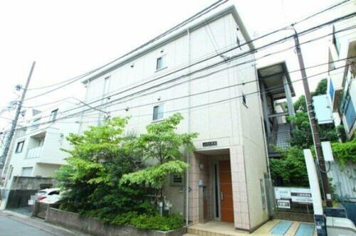 東京都渋谷区千駄ヶ谷３丁目 3階建