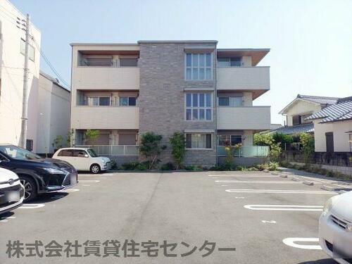 和歌山県和歌山市太田４丁目 築1年8ヶ月 3階建