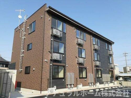 愛知県田原市田原町南番場 3階建