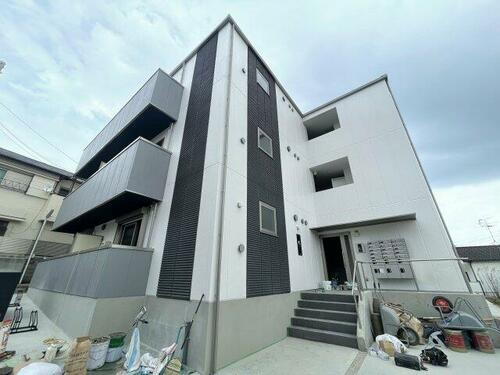 グランツ東香里園町 3階建