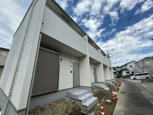 愛知県愛西市大野山町余代 テラスハウス