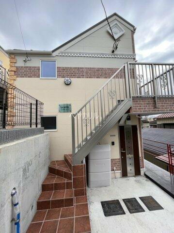 神奈川県横浜市保土ケ谷区岩崎町 築8年11ヶ月 2階建