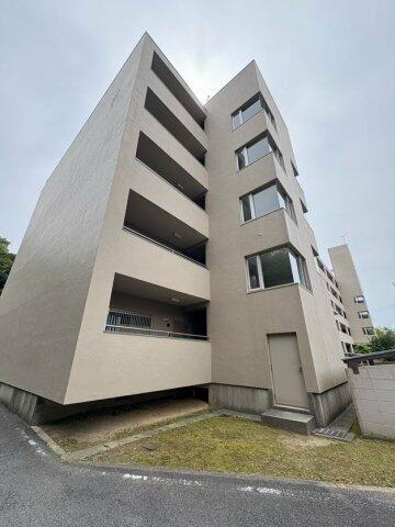 兵庫県神戸市須磨区友が丘９丁目 5階建