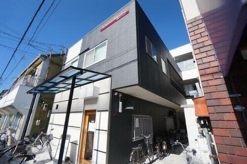 大阪府高槻市北園町 3階建