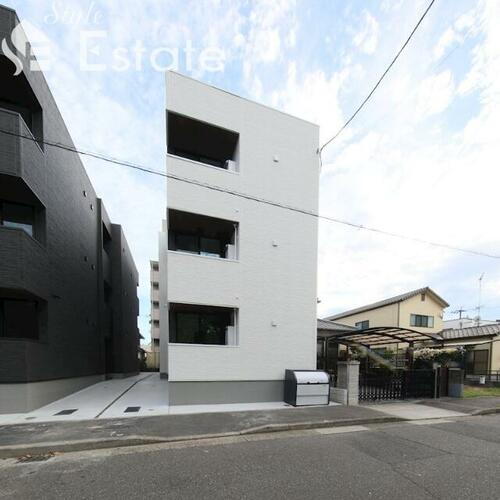 愛知県名古屋市港区正保町８丁目  3階建