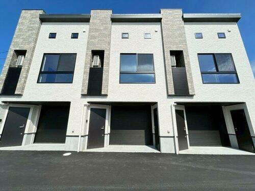 大阪府箕面市粟生外院３丁目 テラスハウス