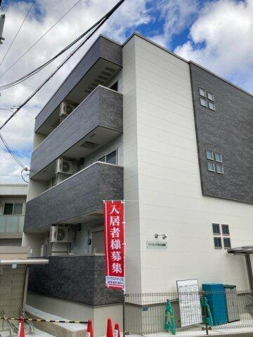 大阪府吹田市千里丘下 築1年3ヶ月 3階建