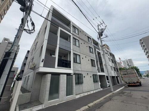 北海道札幌市中央区北六条西１２丁目 4階建