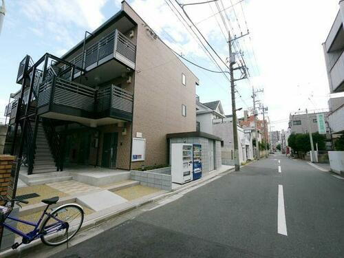 埼玉県川口市栄町１丁目 築12年11ヶ月 3階建