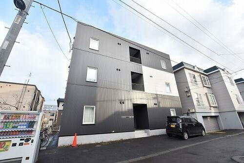 クレアトゥール麻生 3階建