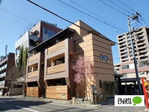 東京都台東区上野桜木１丁目 3階建