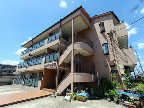 大阪府茨木市中村町 3階建