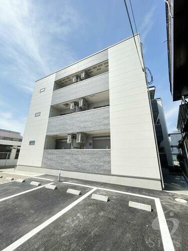 大阪府堺市西区鳳西町３丁 築2年8ヶ月 3階建