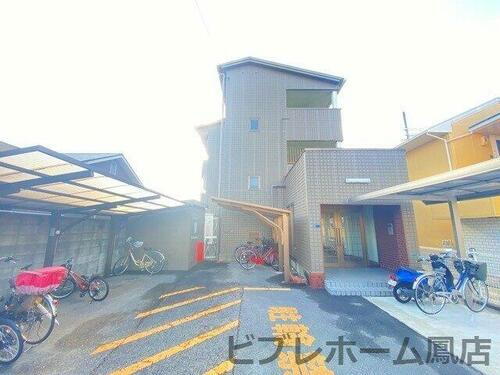 大阪府泉大津市千原町２丁目 築32年9ヶ月 3階建