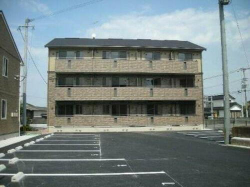 福岡県久留米市津福今町 3階建