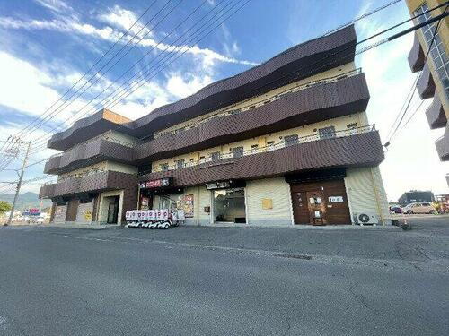 山梨県山梨市小原東 3階建