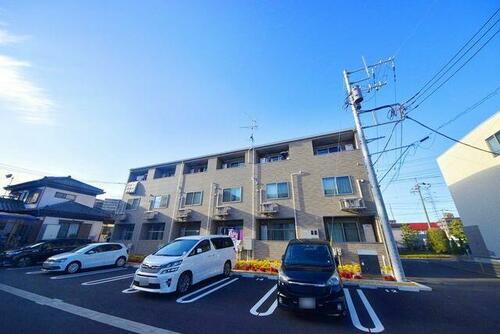 埼玉県草加市松江１丁目 築6年12ヶ月 3階建