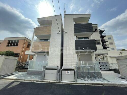 千葉県松戸市新松戸３丁目 築1年5ヶ月 3階建