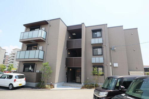 高知県高知市秦南町１丁目 3階建 