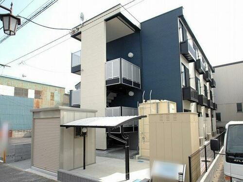 埼玉県川口市東領家２丁目 築15年10ヶ月 3階建