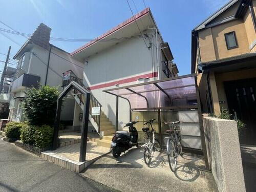 大阪府池田市城山町 2階建
