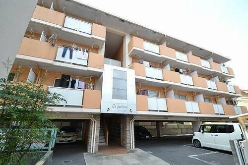 岡山県岡山市南区芳泉２丁目 築33年9ヶ月 4階建